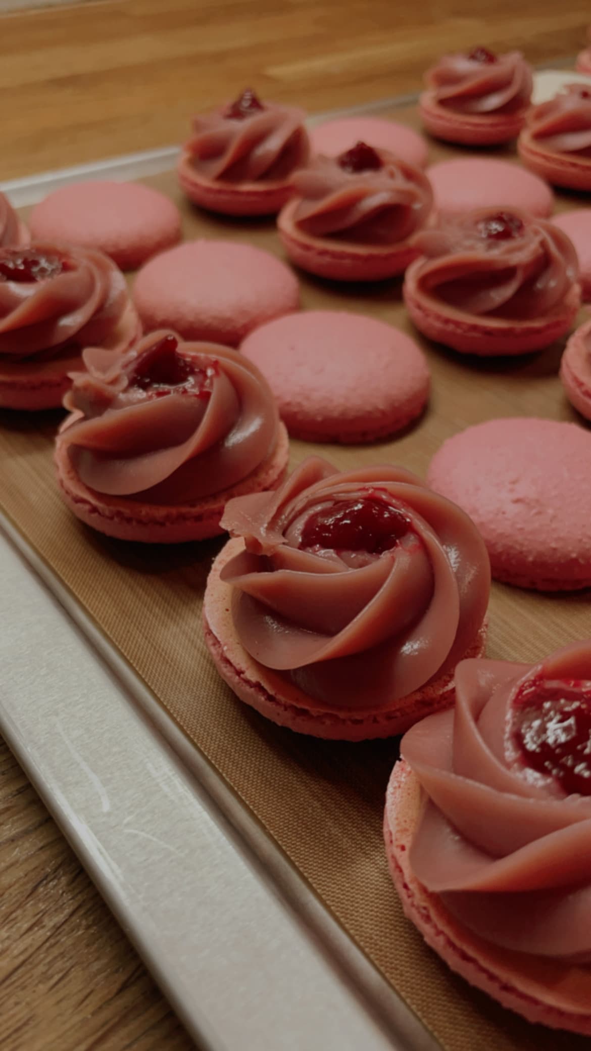 Double Raspberry macaron flavour by Almond