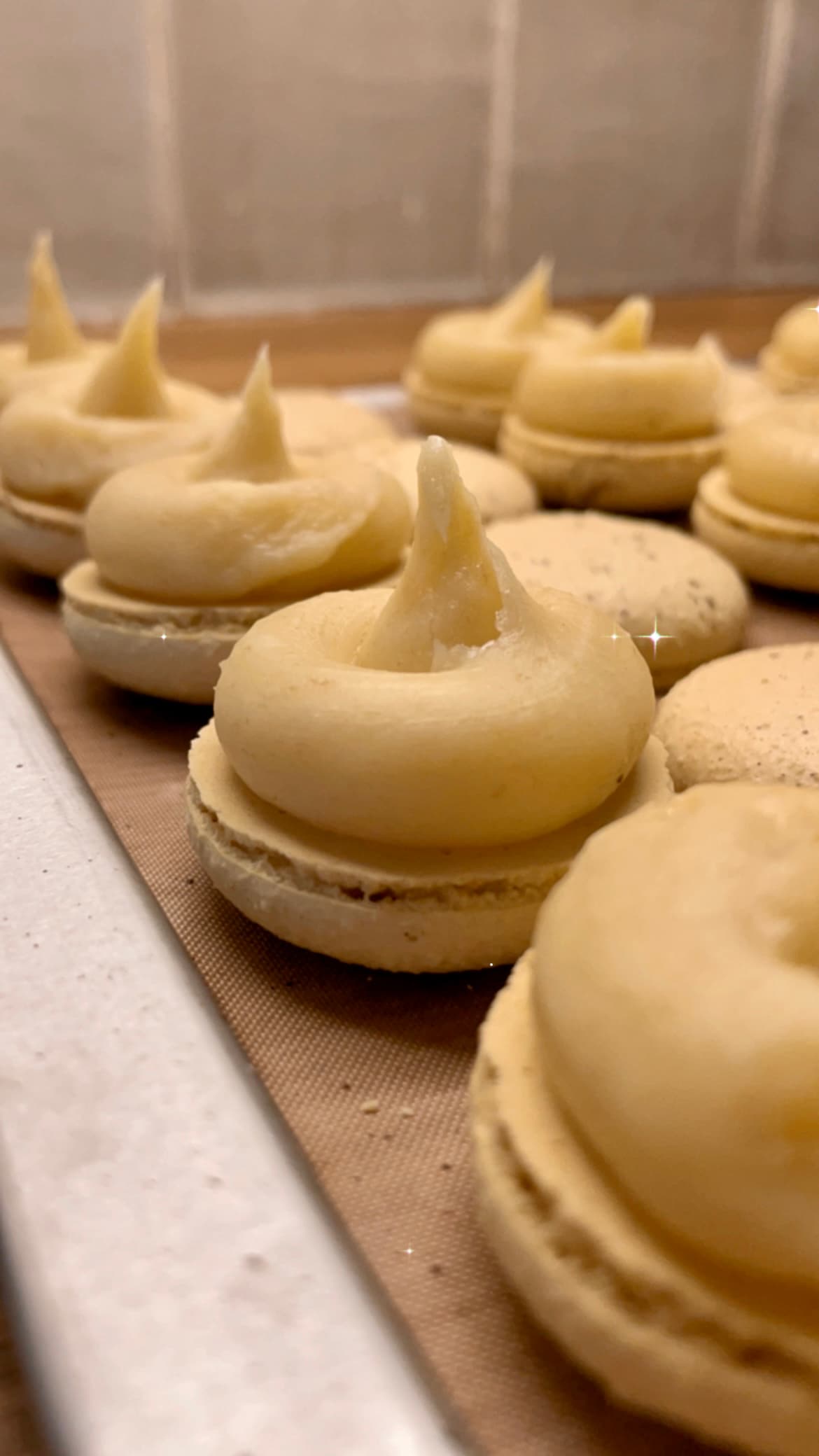 Fried Banana macaron flavour by Almond