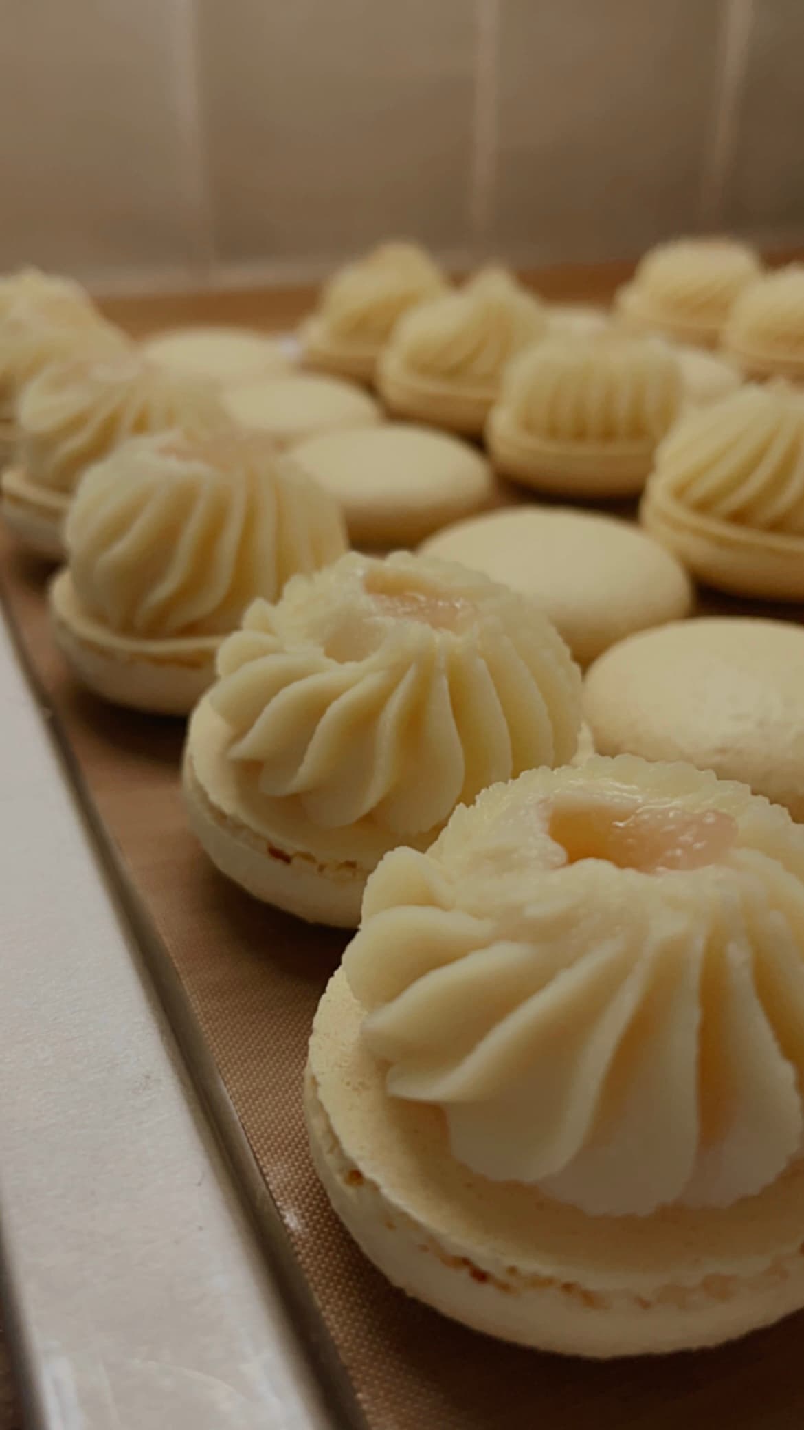 Lemon macaron flavour by Almond